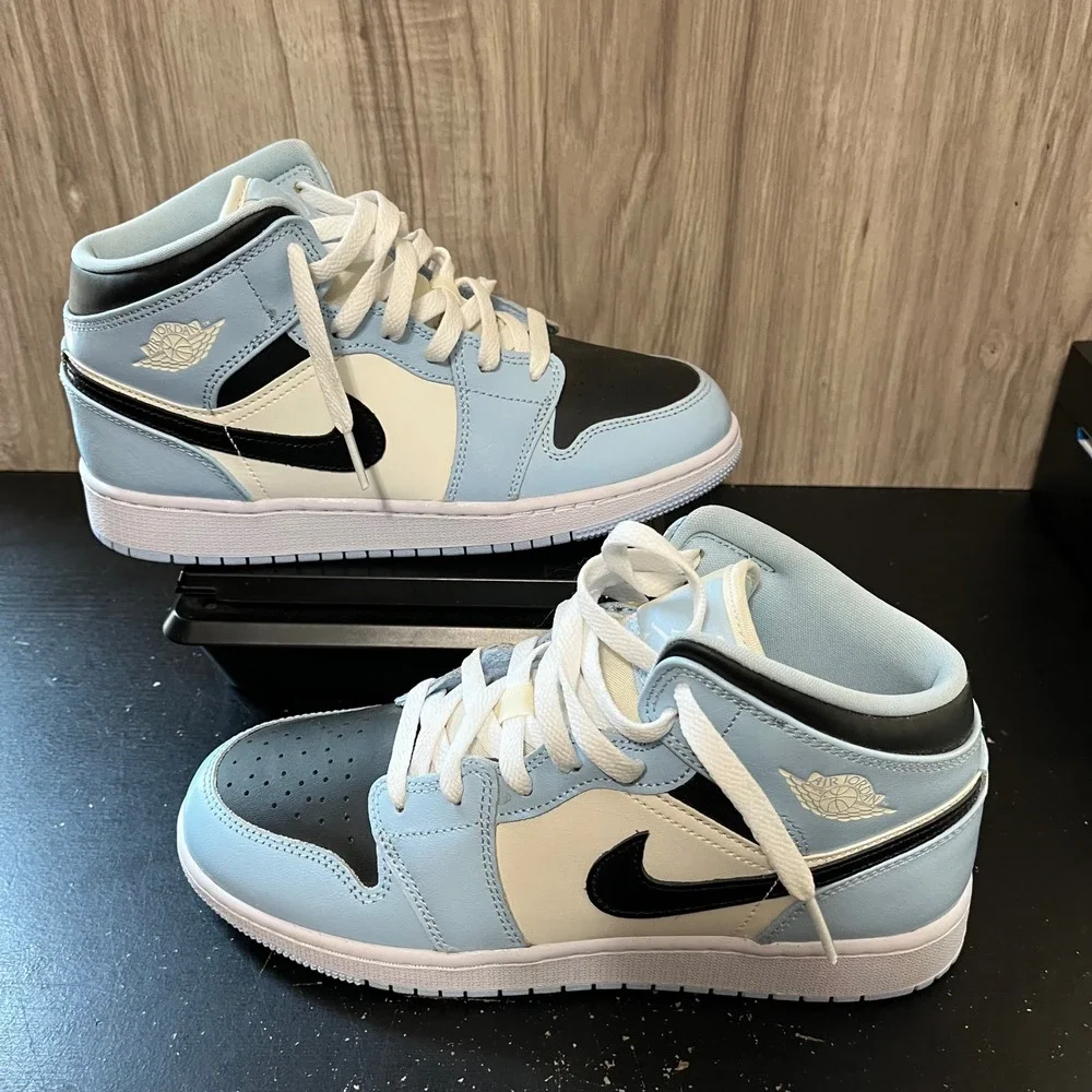 Nike Air Jordan 1 Mid GS Ice Blue Black White Sneaker 7Y Lace Up Basketball
